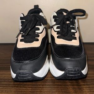 Brand unknown, size 7, pre-owned